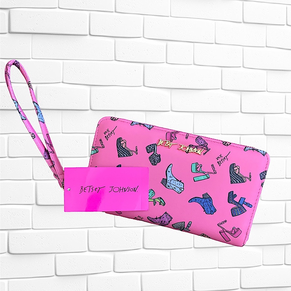 BETSEY JOHNSON WRISTLET/WALLET 💋NWT